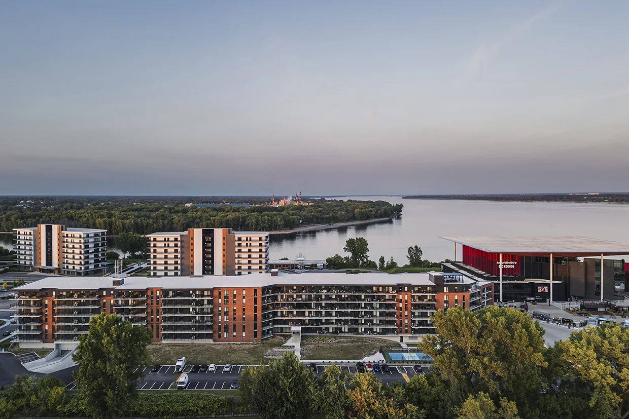 Vue aérienne du fleuve Saint-Laurent et du secteur du Florent à Trois-Rivières